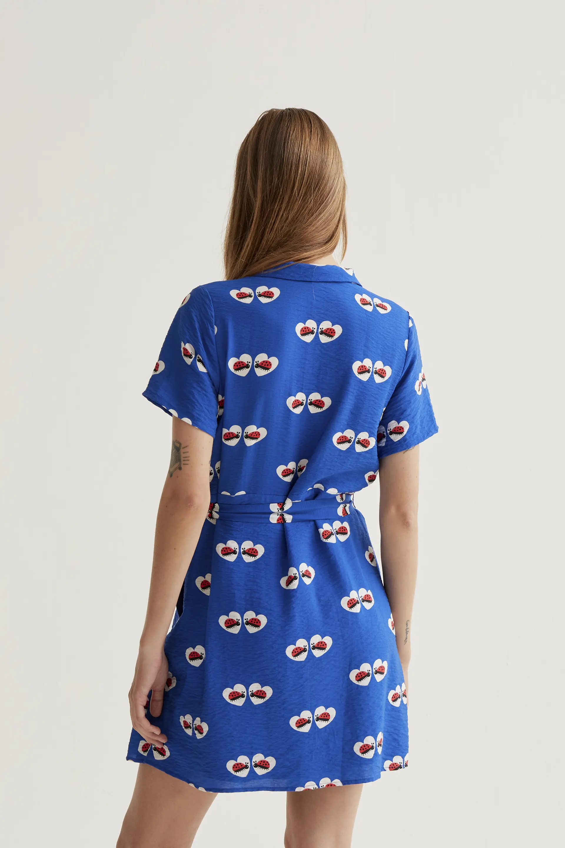 Vestido corto con estampado Coccinella - Image 3