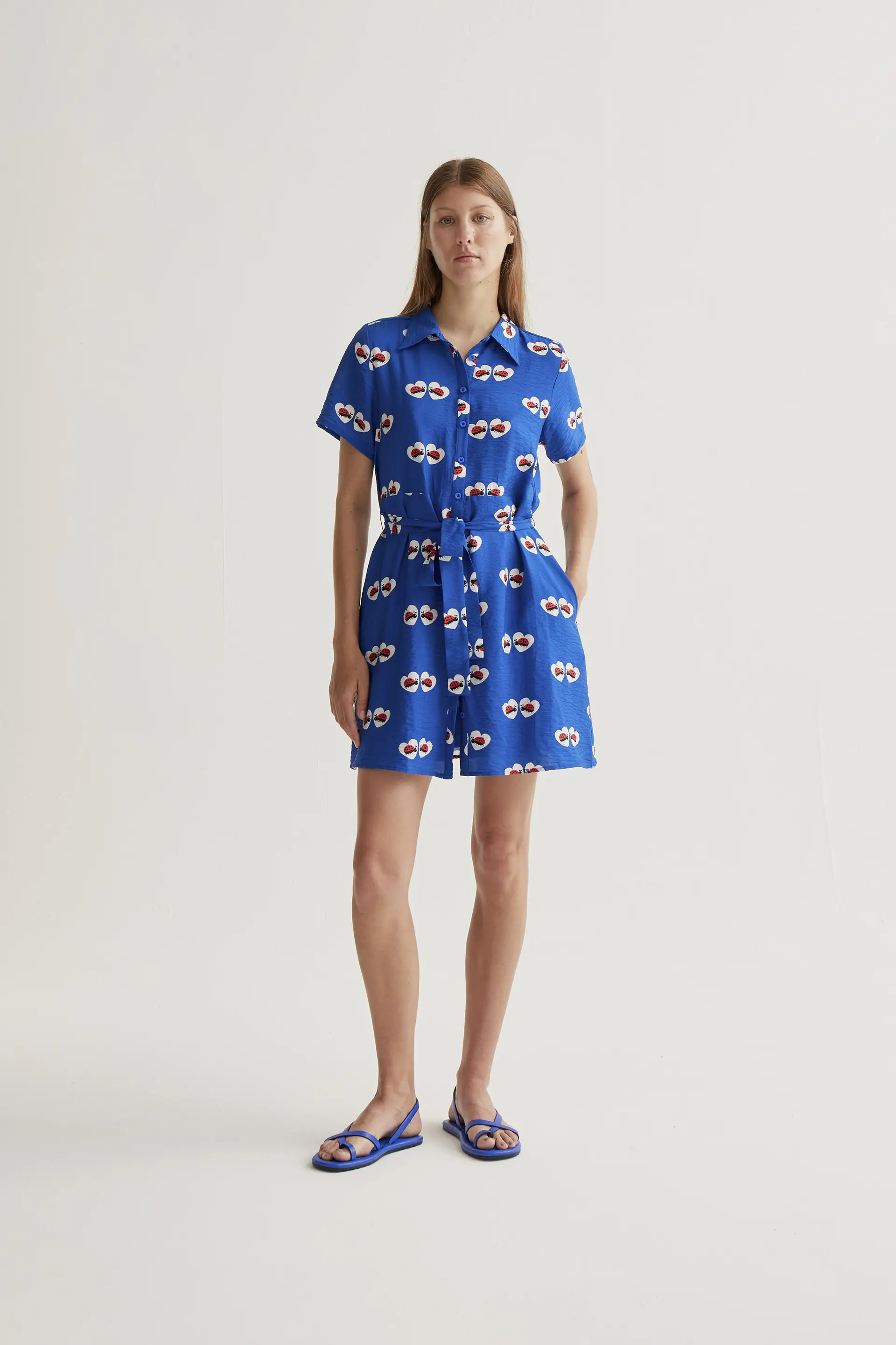 Vestido corto con estampado Coccinella - Image 5