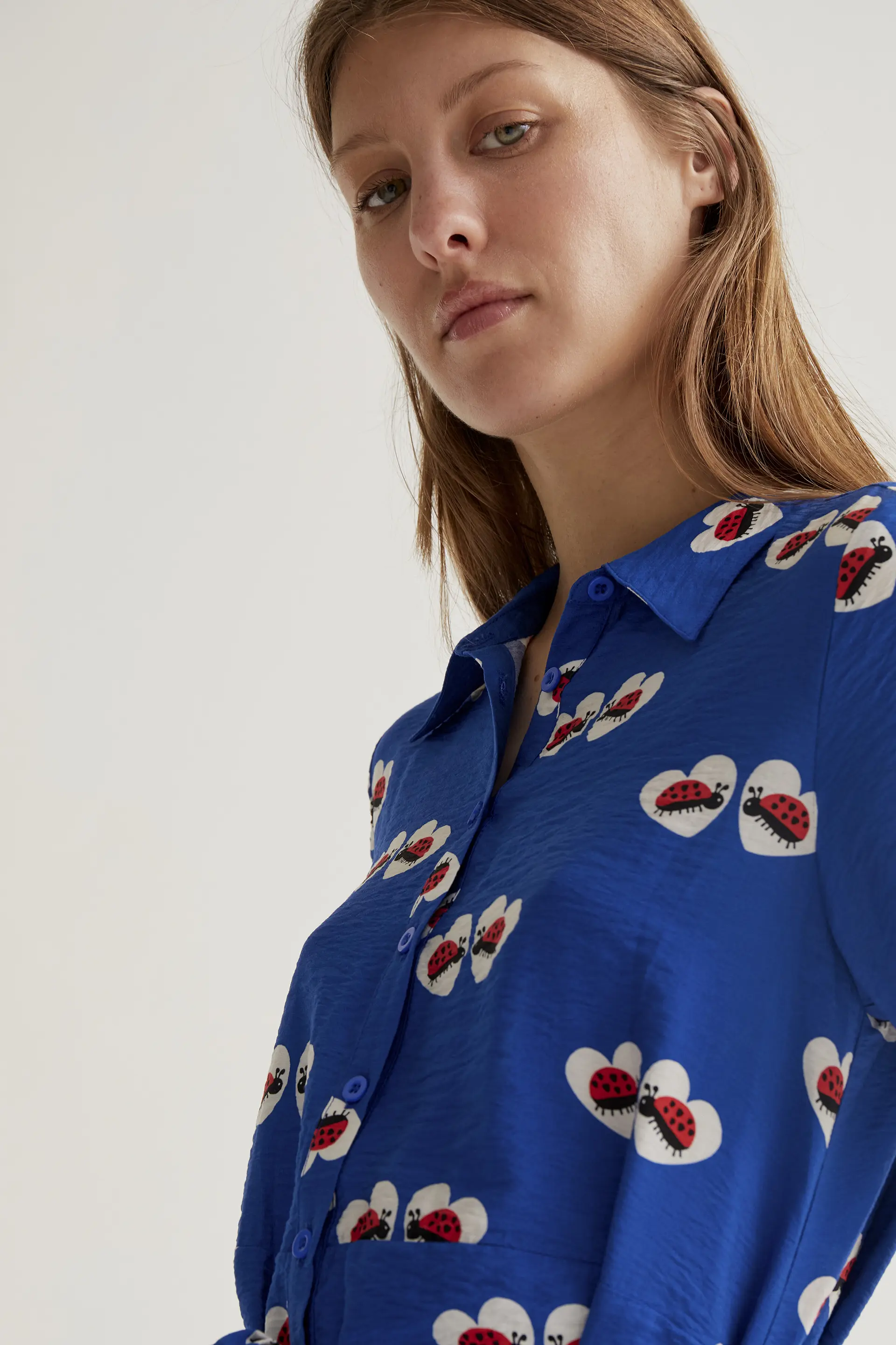 Vestido corto con estampado Coccinella - Image 6