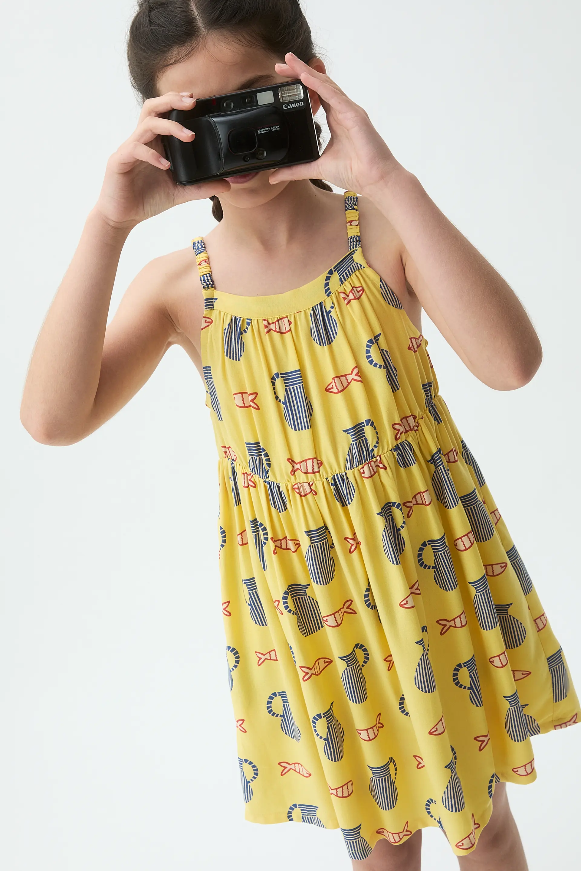 Vestido corto de niña con estampado Brava - Image 4