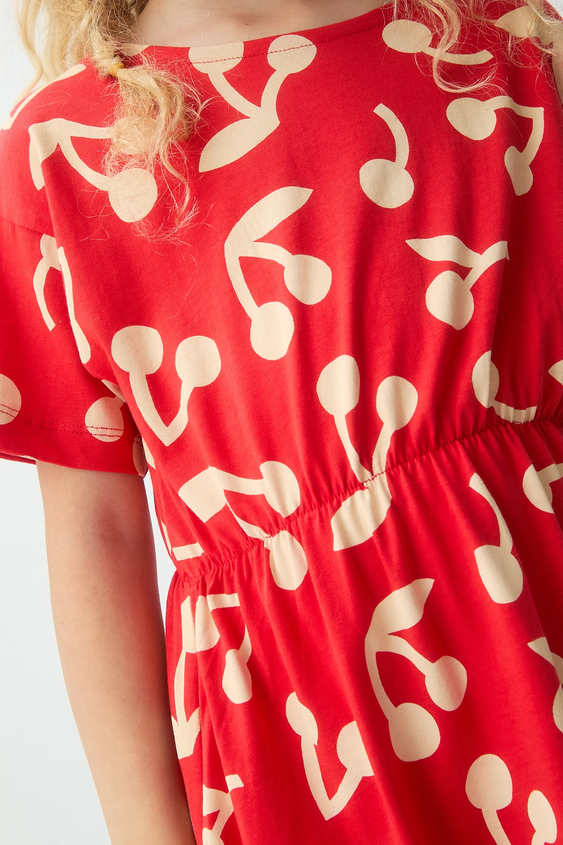 Vestido corto de niña con estampado de Guinda - Image 3