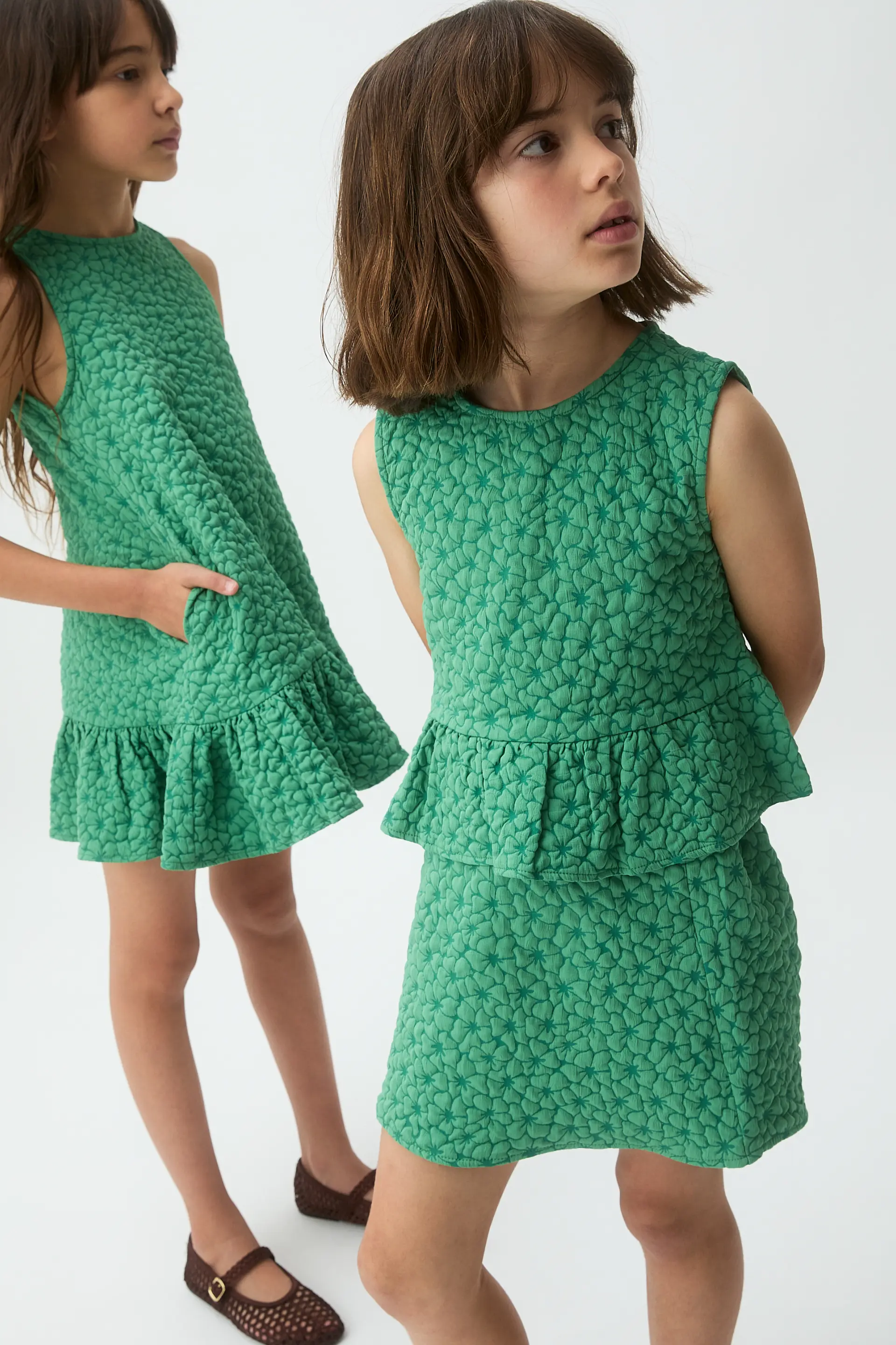 Vestido corto de niña con estampado floral verde - Image 5