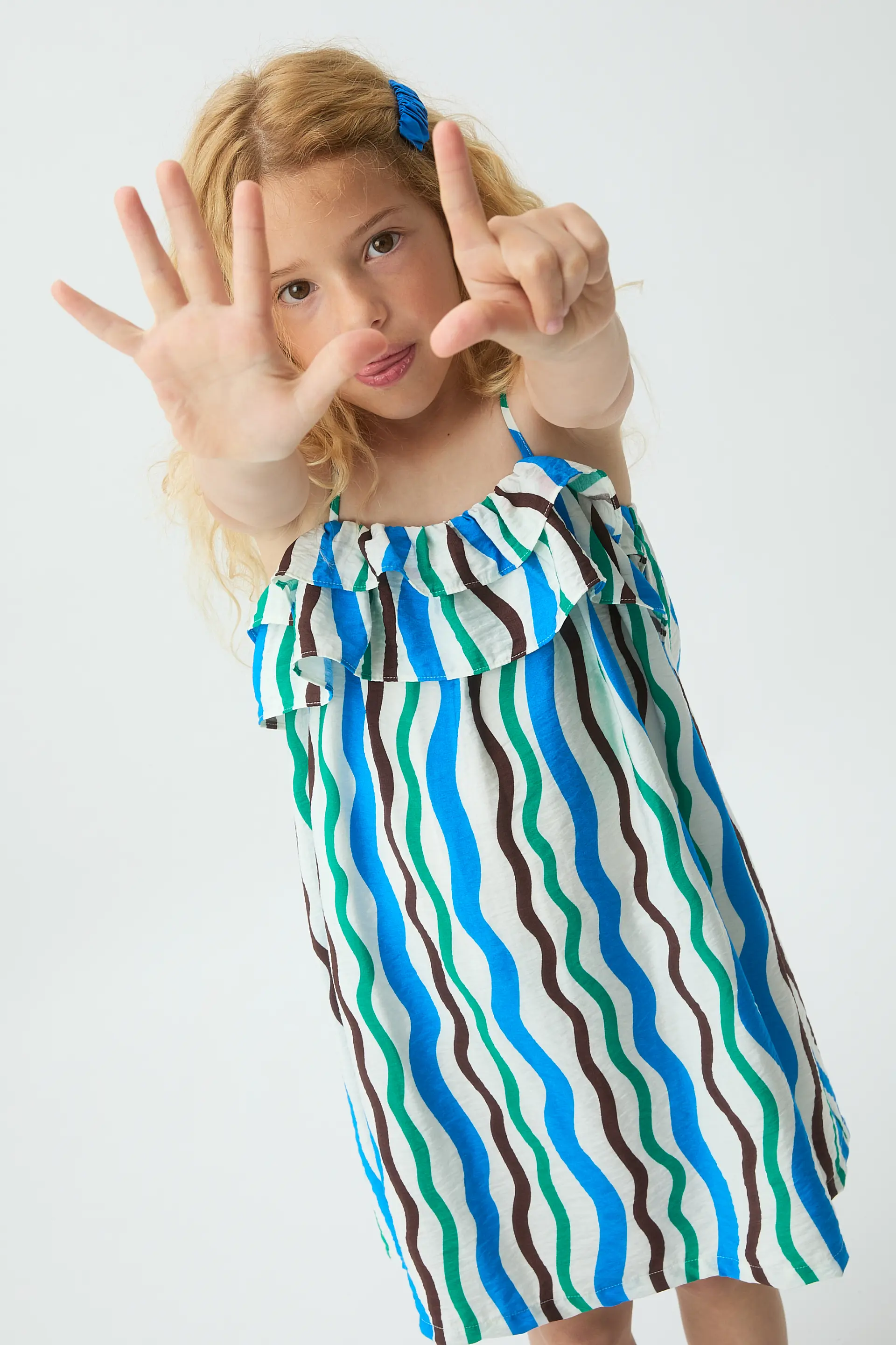 Vestido corto de niña con estampado Sea & Mountain - Image 4