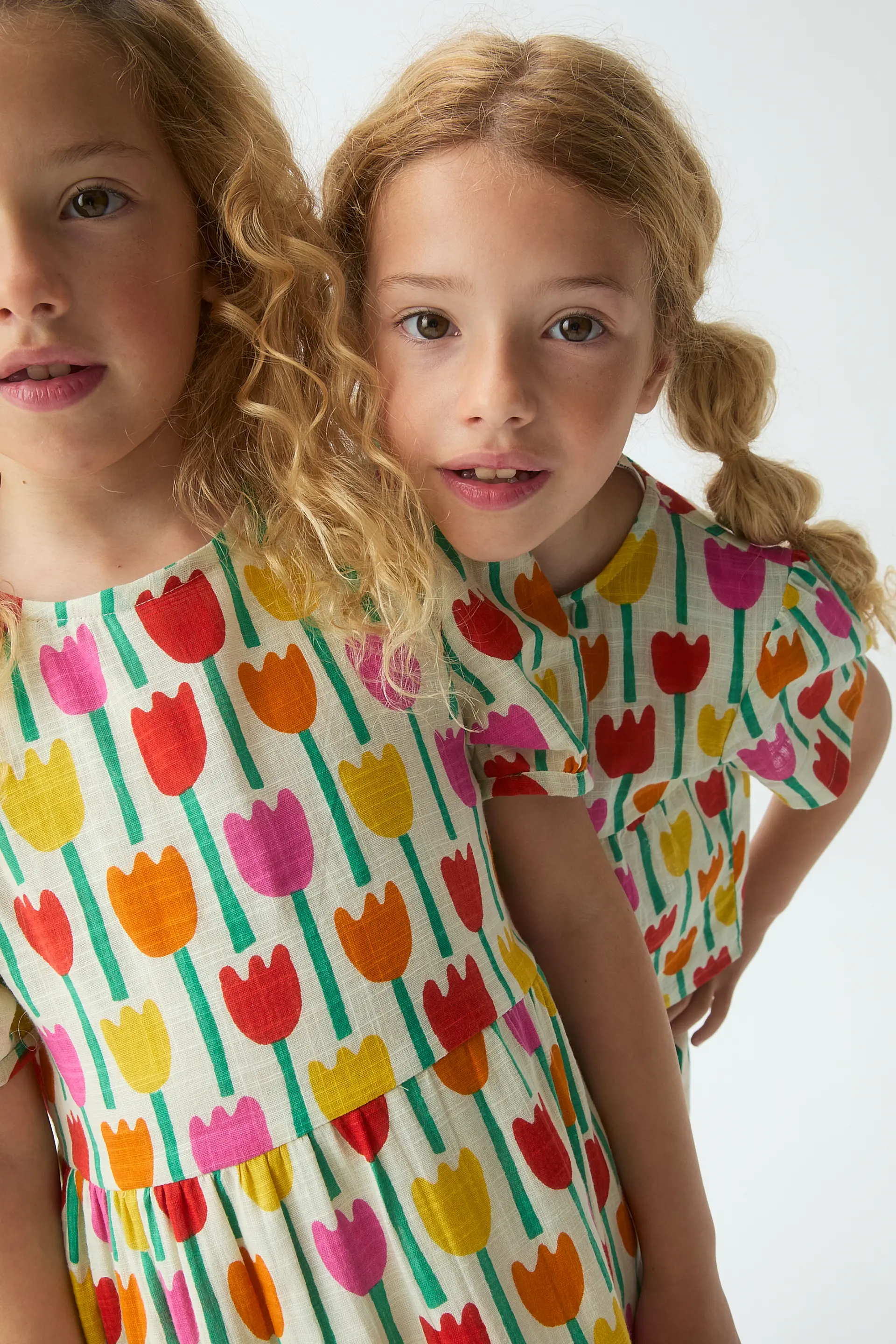 Vestido corto de niña con estampado Tulipa - Image 5