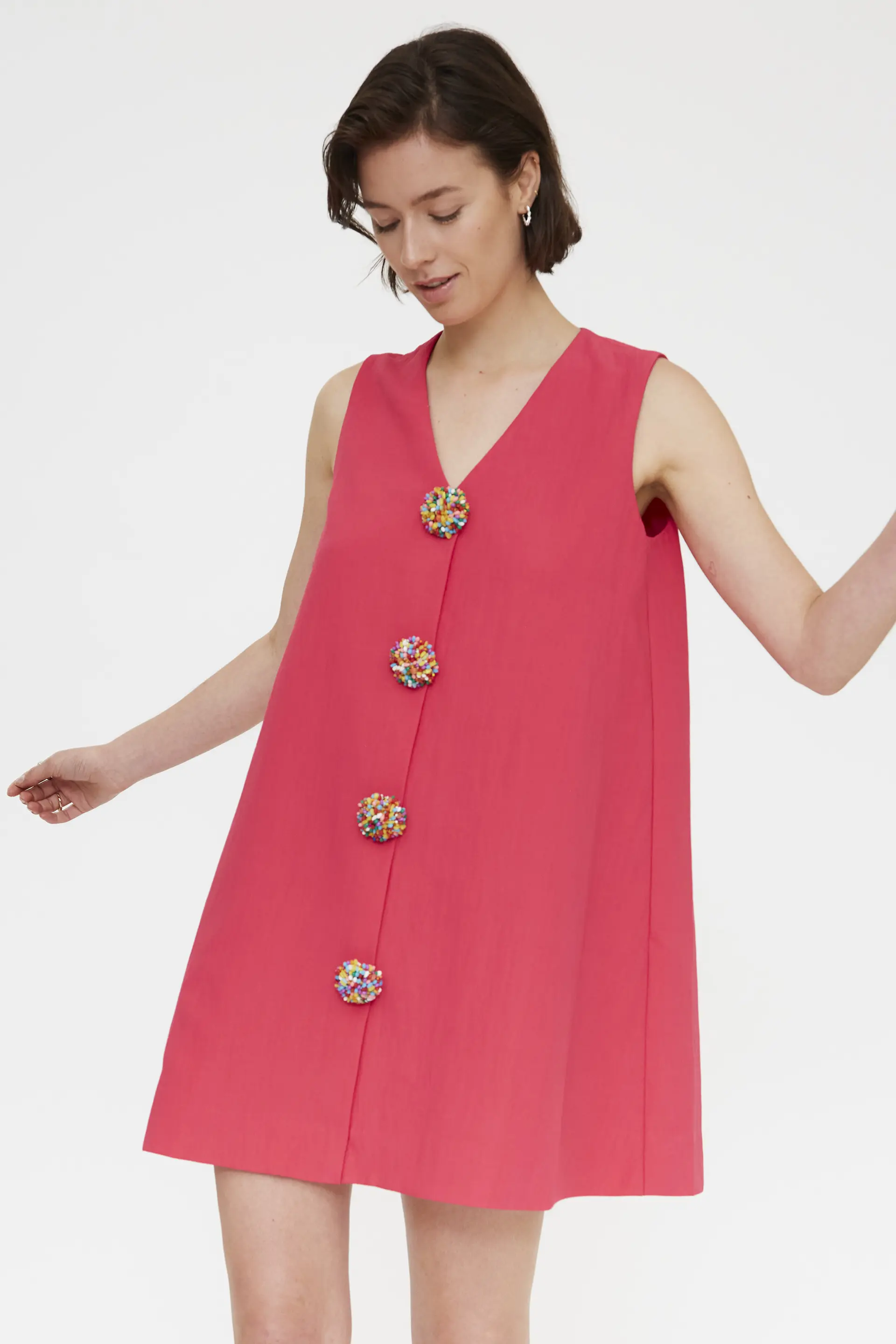 Vestido corto fucsia con botones multicolor