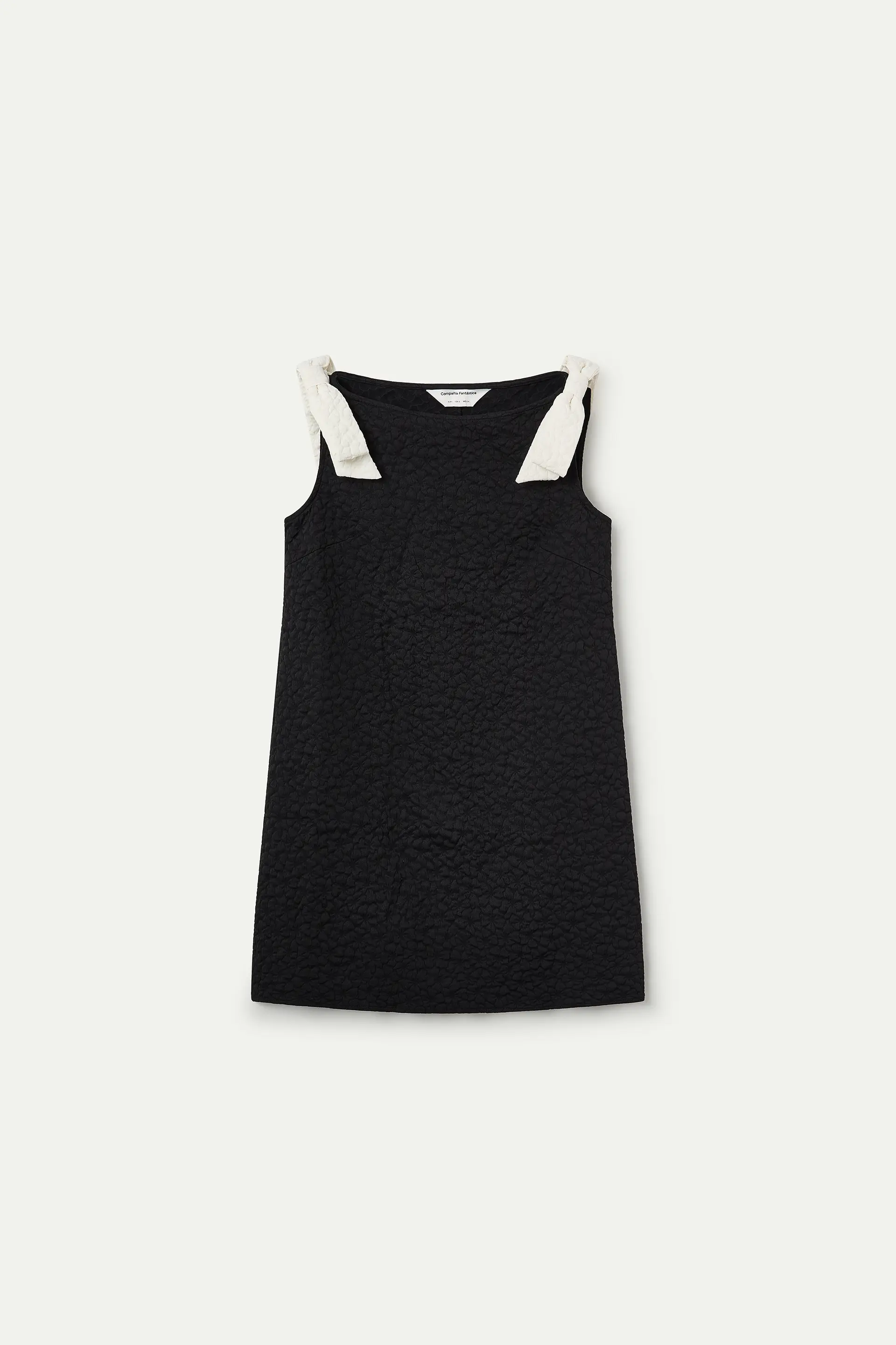 Vestido corto negro con textura floral - Image 2