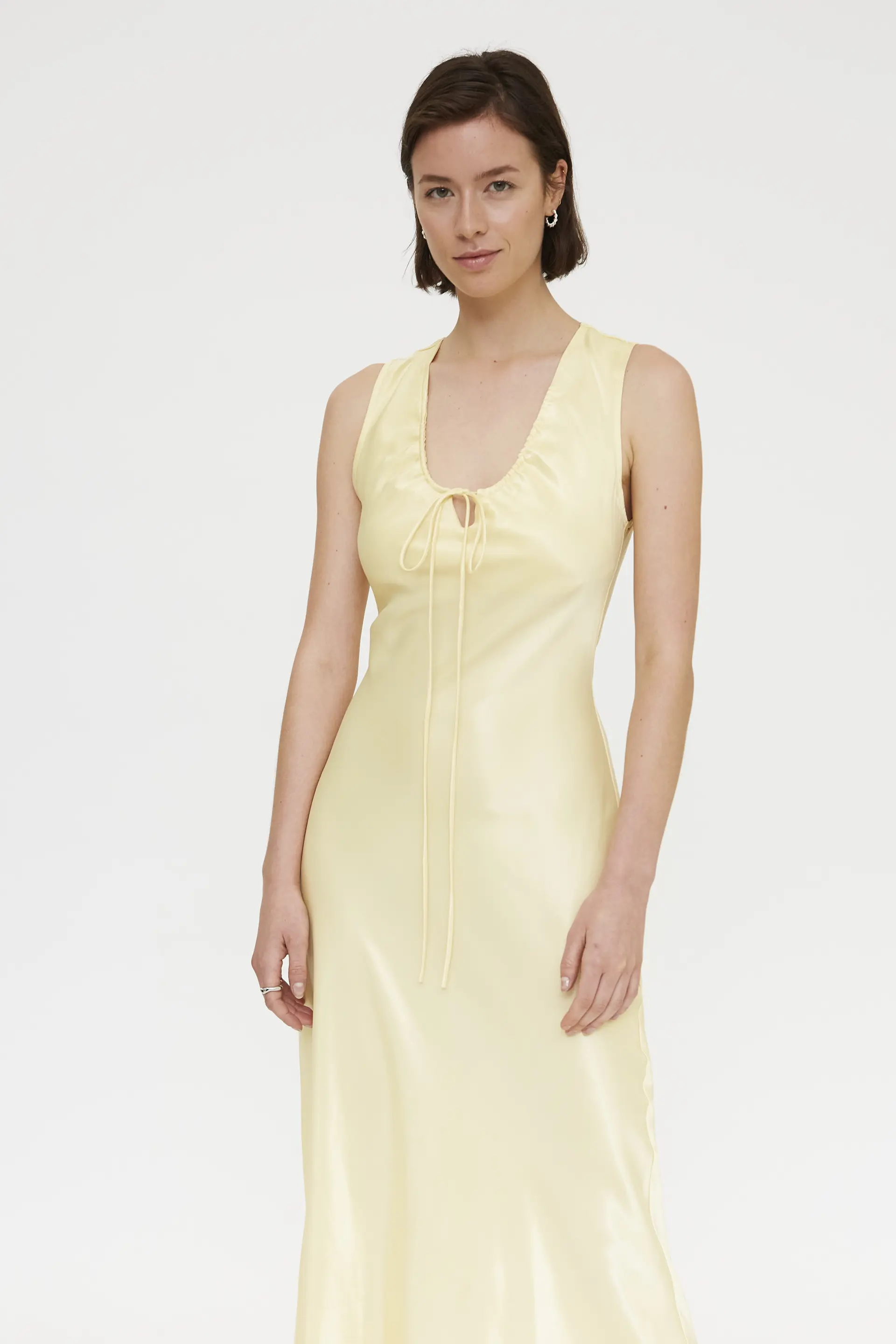 Vestido largo amarillo claro satinado - Image 5