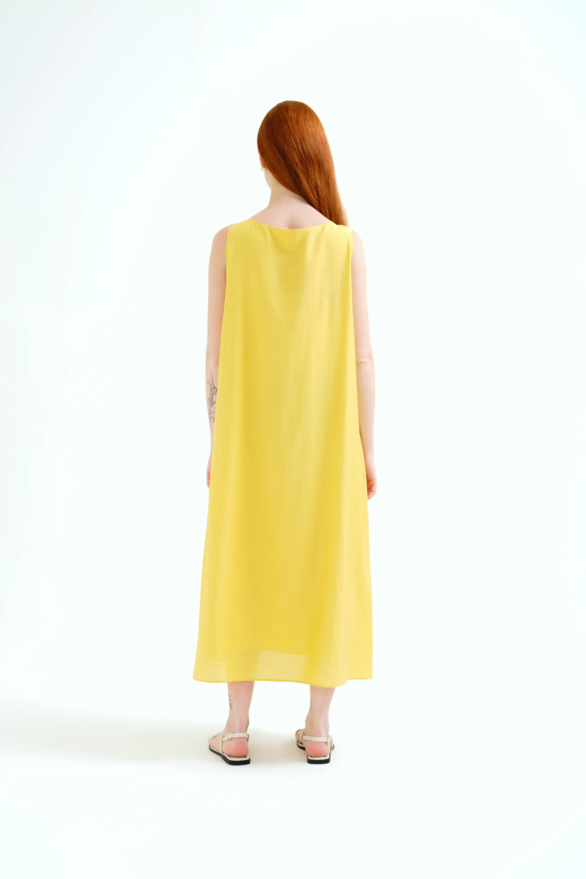 Vestido largo amarillo con detalle anudado - Image 3
