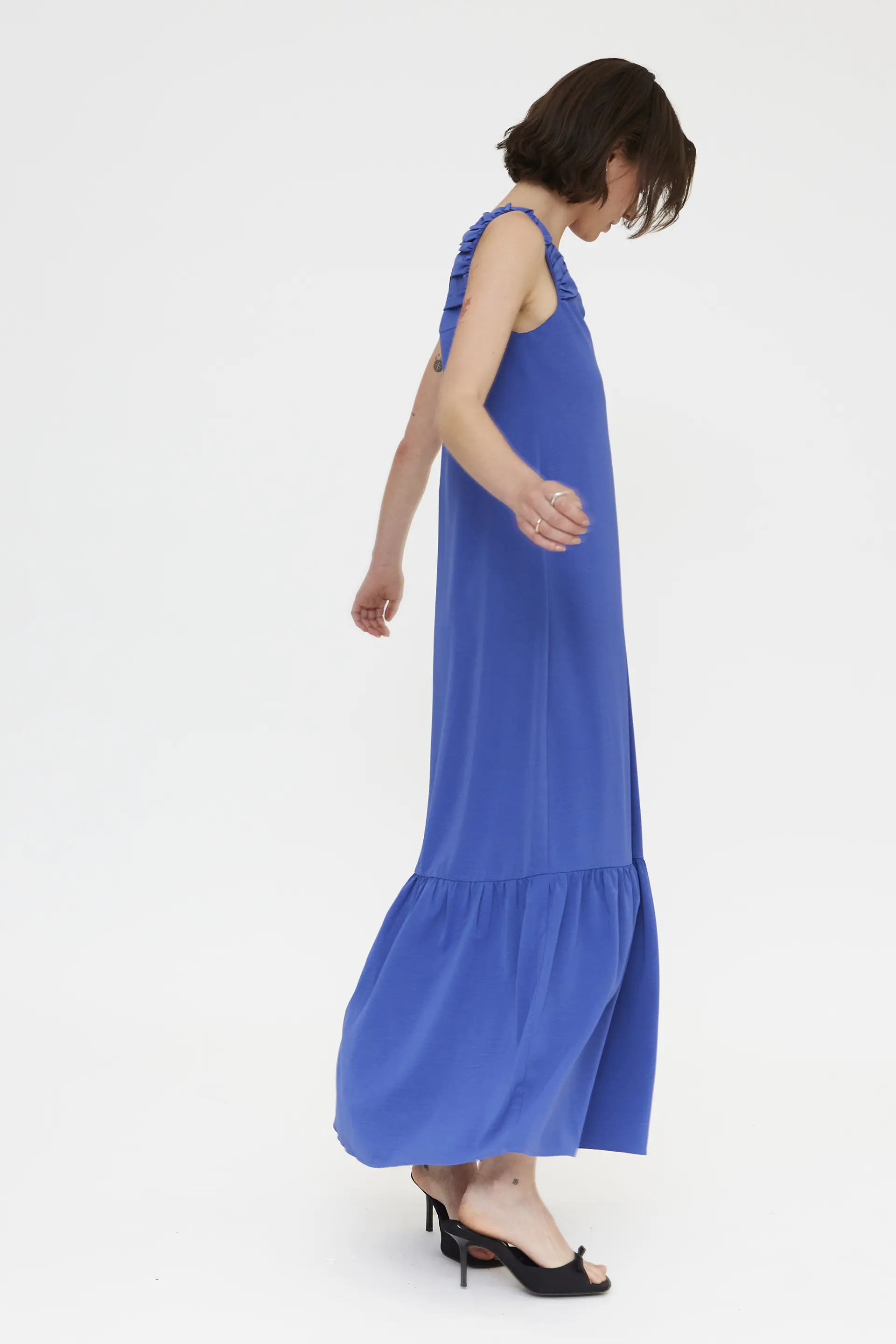 Vestido largo azul con escote pico - Image 5