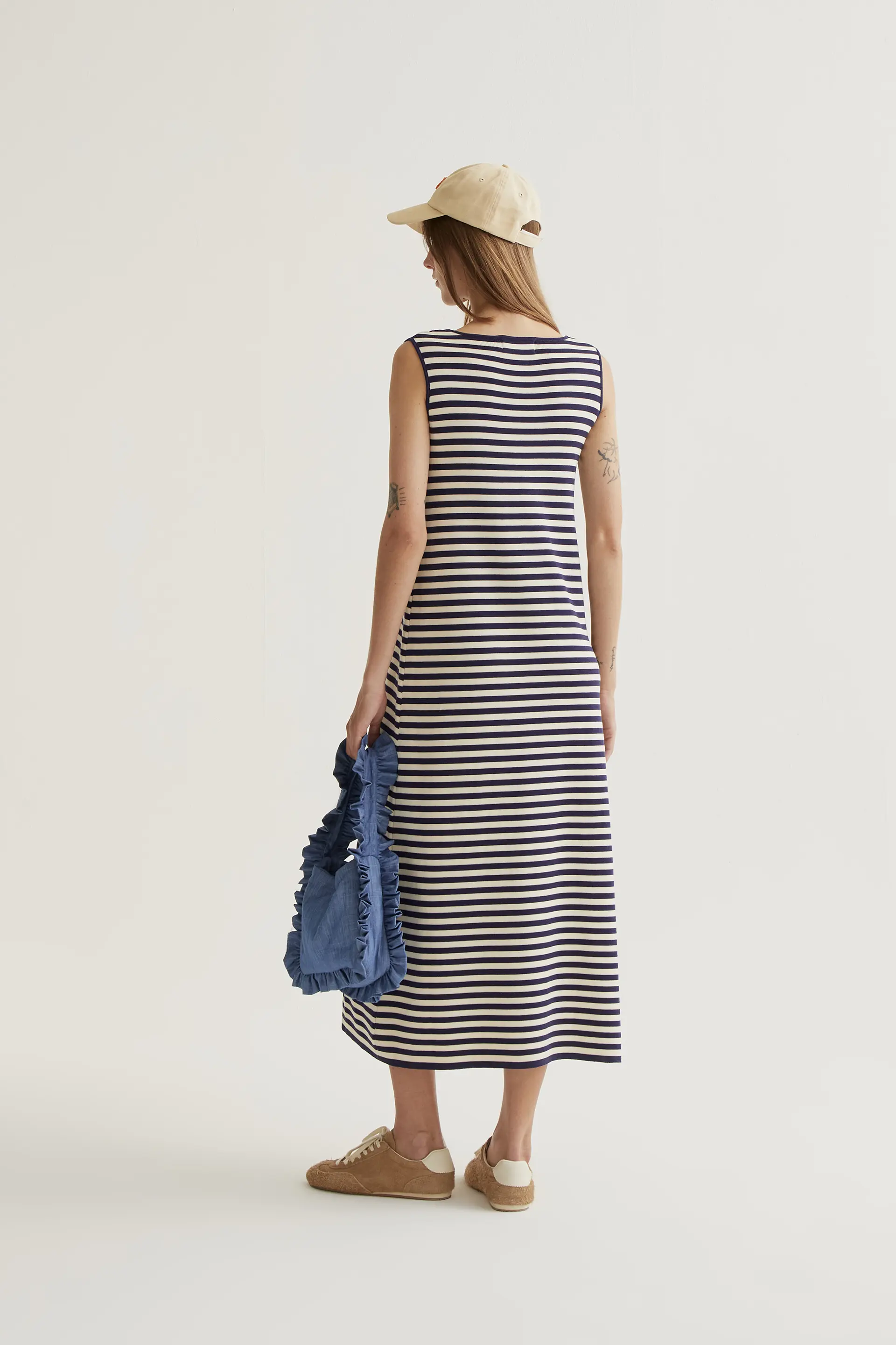 Vestido largo de punto con estampado de rayas blanco y azul marino - Image 3