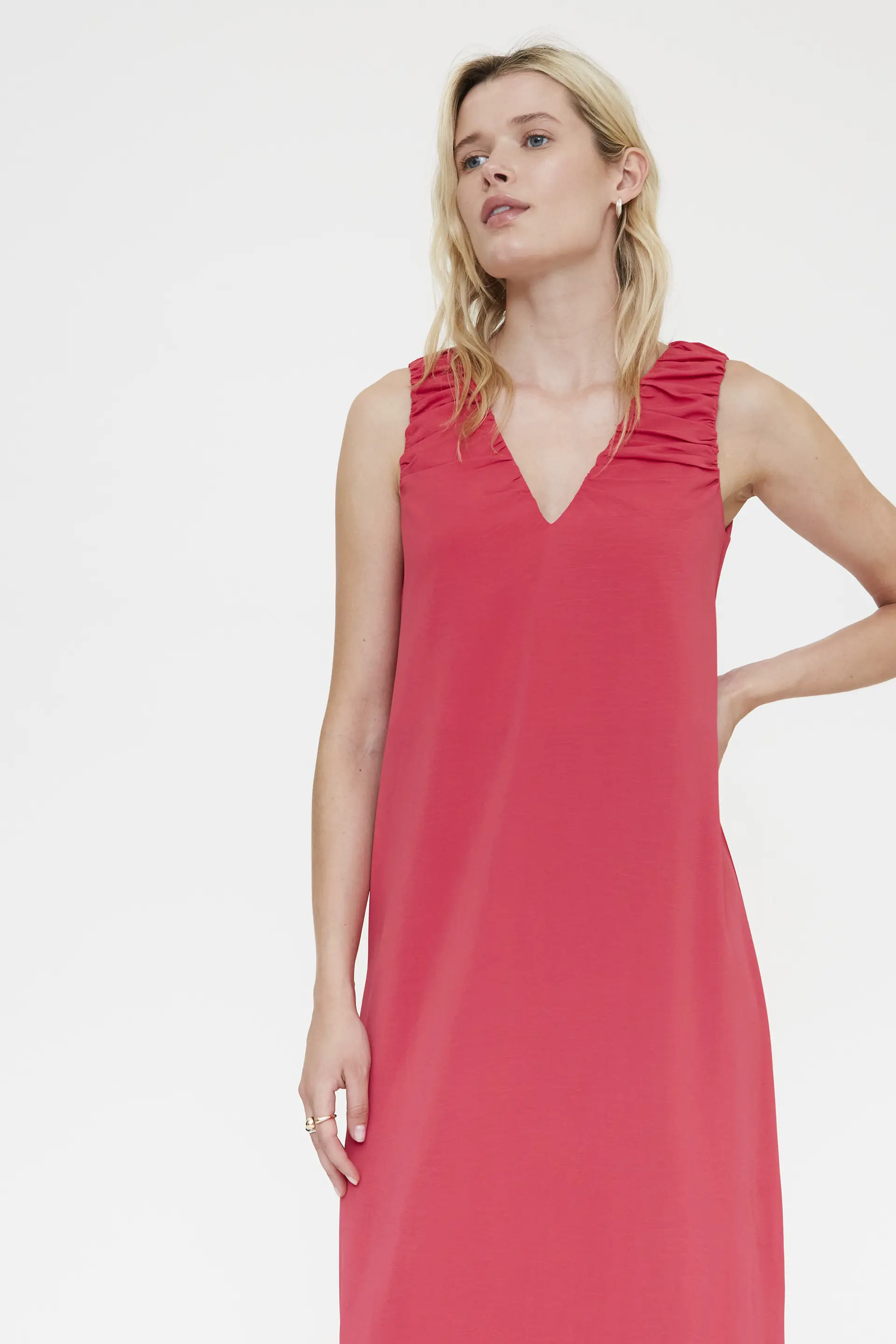 Vestido largo fucsia con escote pico - Image 4