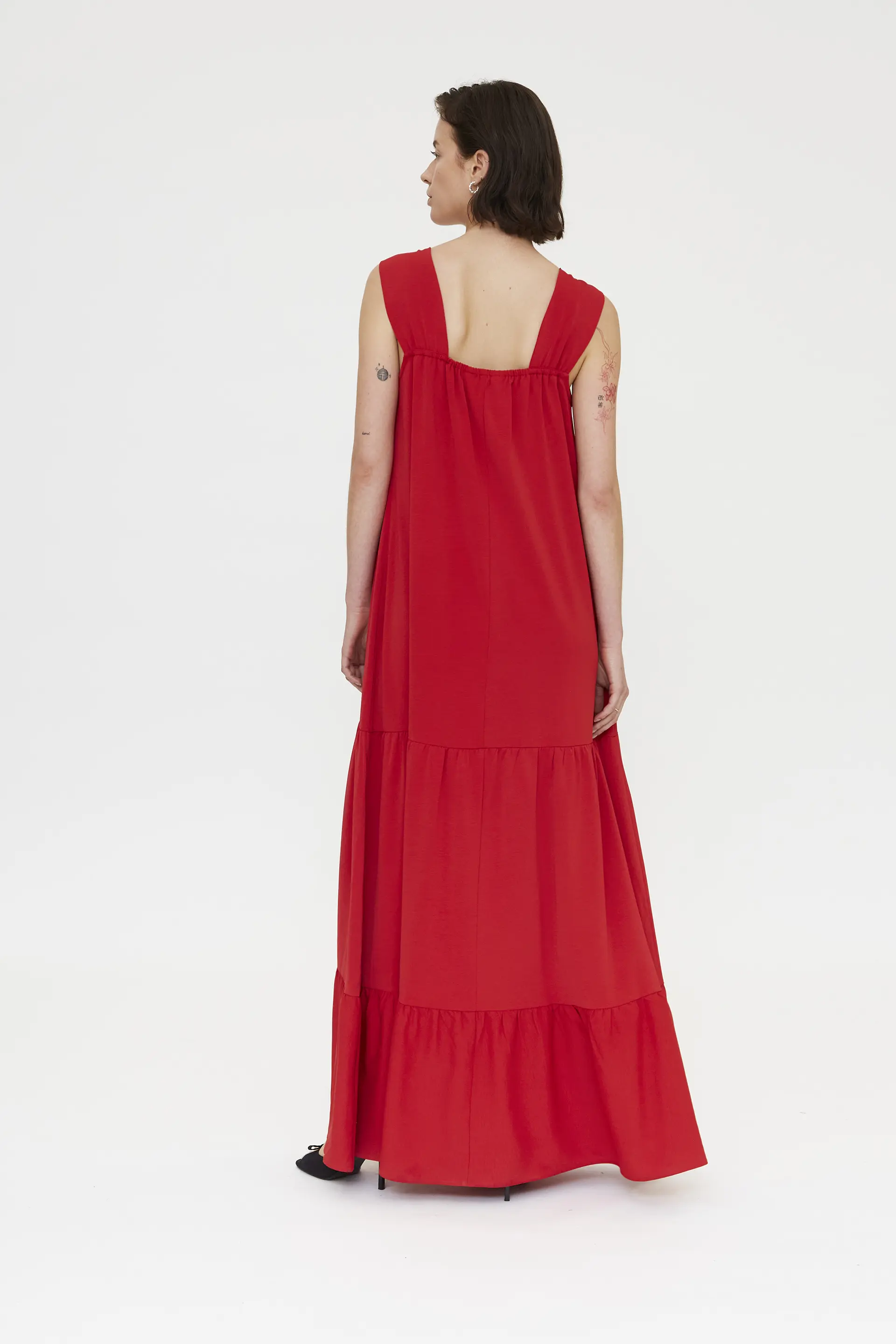Vestido largo rojo con escote redondo - Image 3