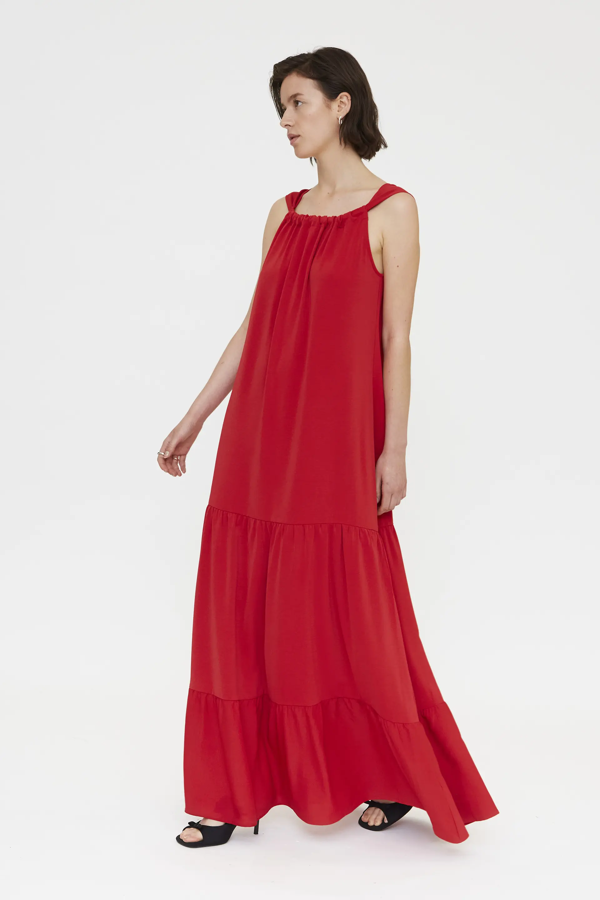 Vestido largo rojo con escote redondo - Image 5