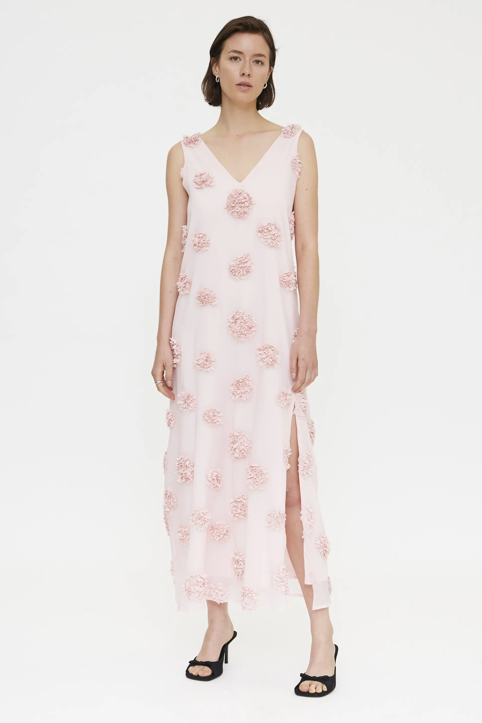 Vestido largo rosa con detalle floral