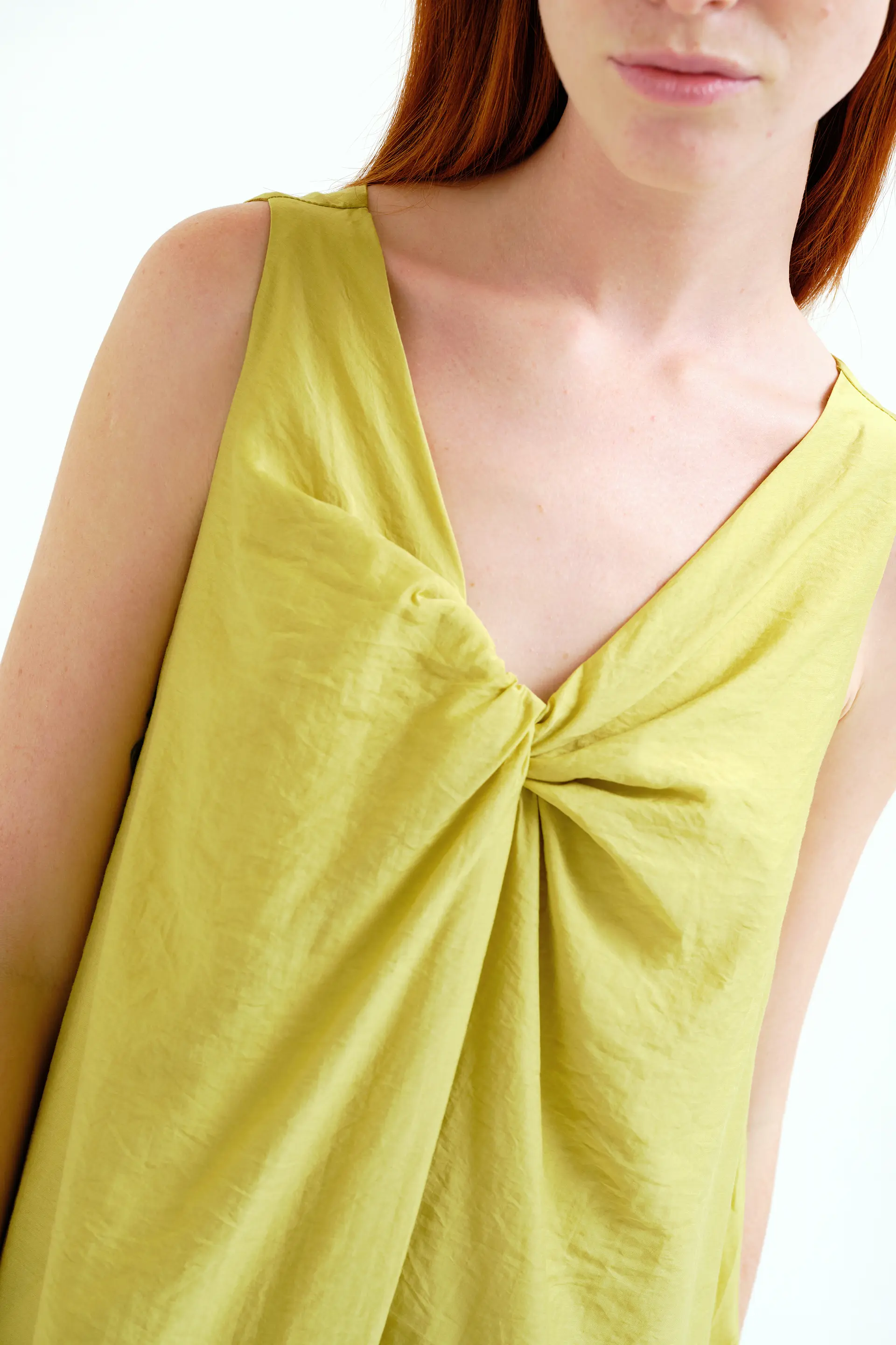 Vestido largo verde con detalle anudado - Image 4