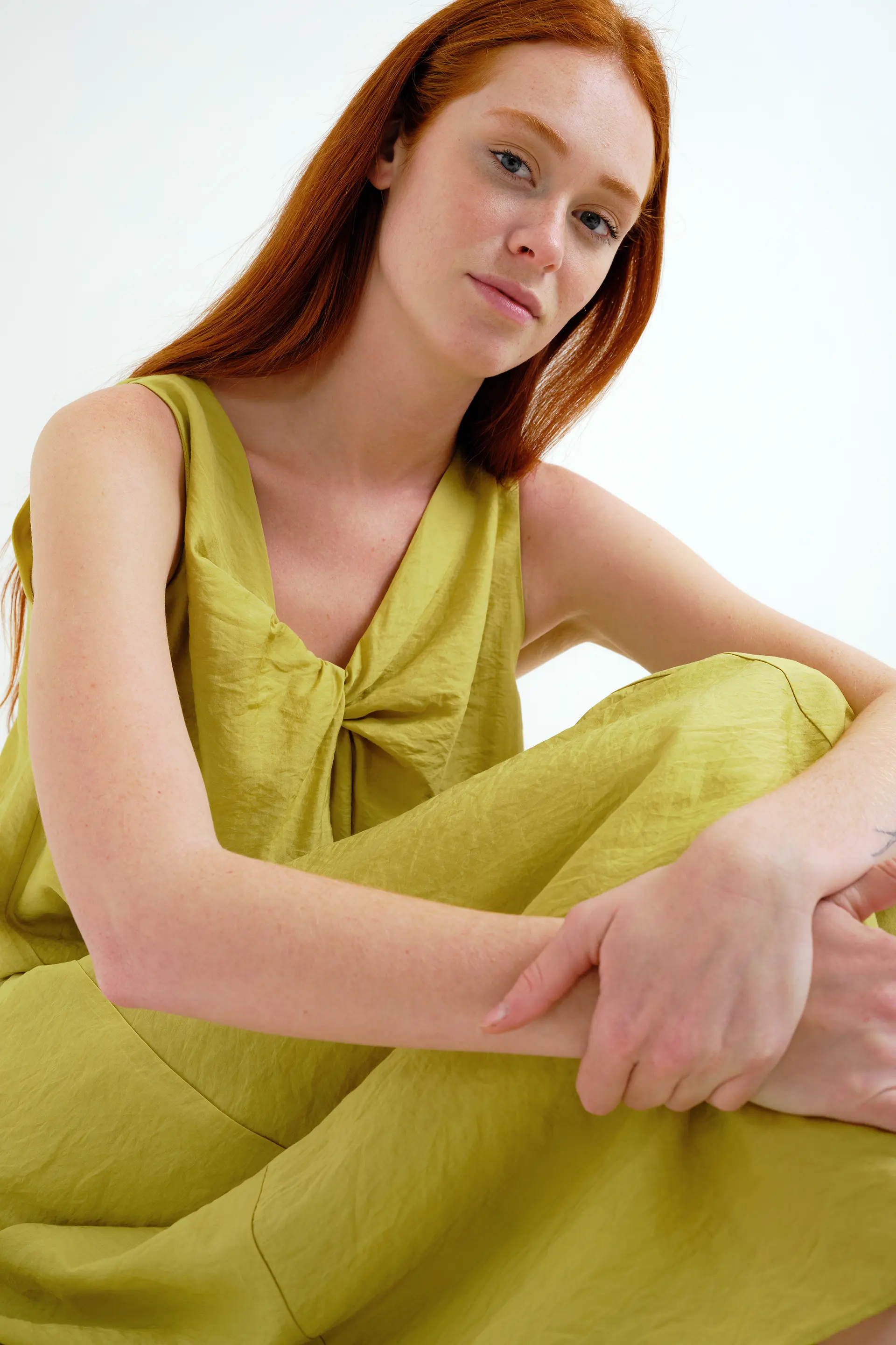 Vestido largo verde con detalle anudado - Image 5