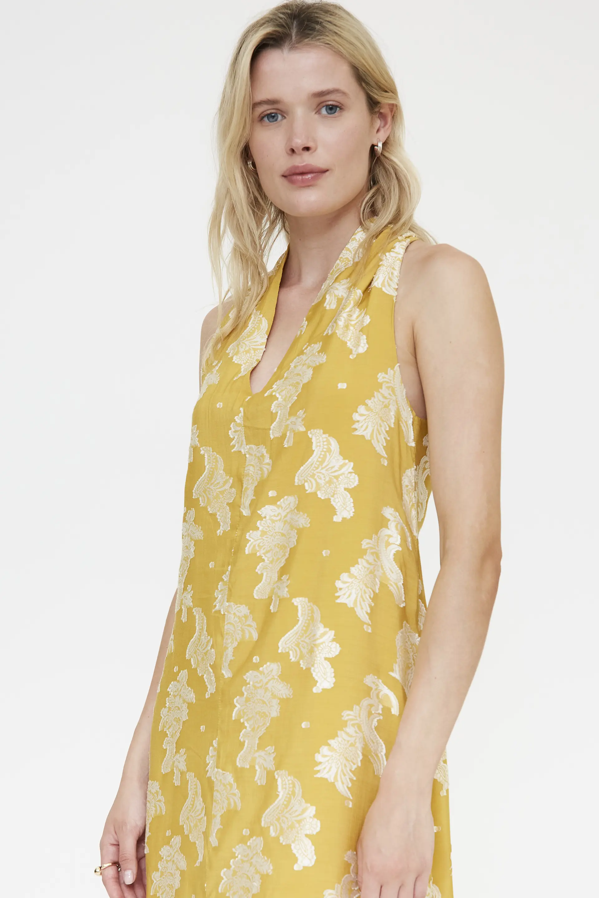Vestido midi con estampado amarillo - Image 4