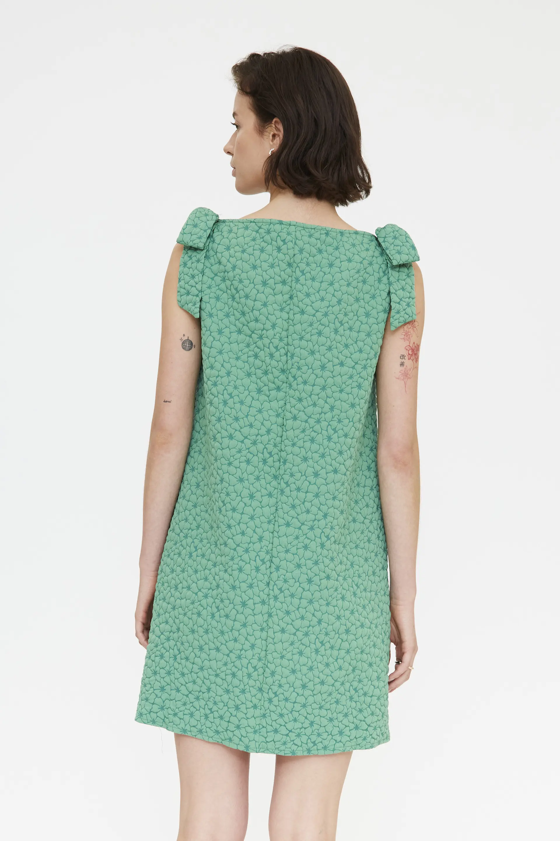 Vestido verde corto con textura floral - Image 3